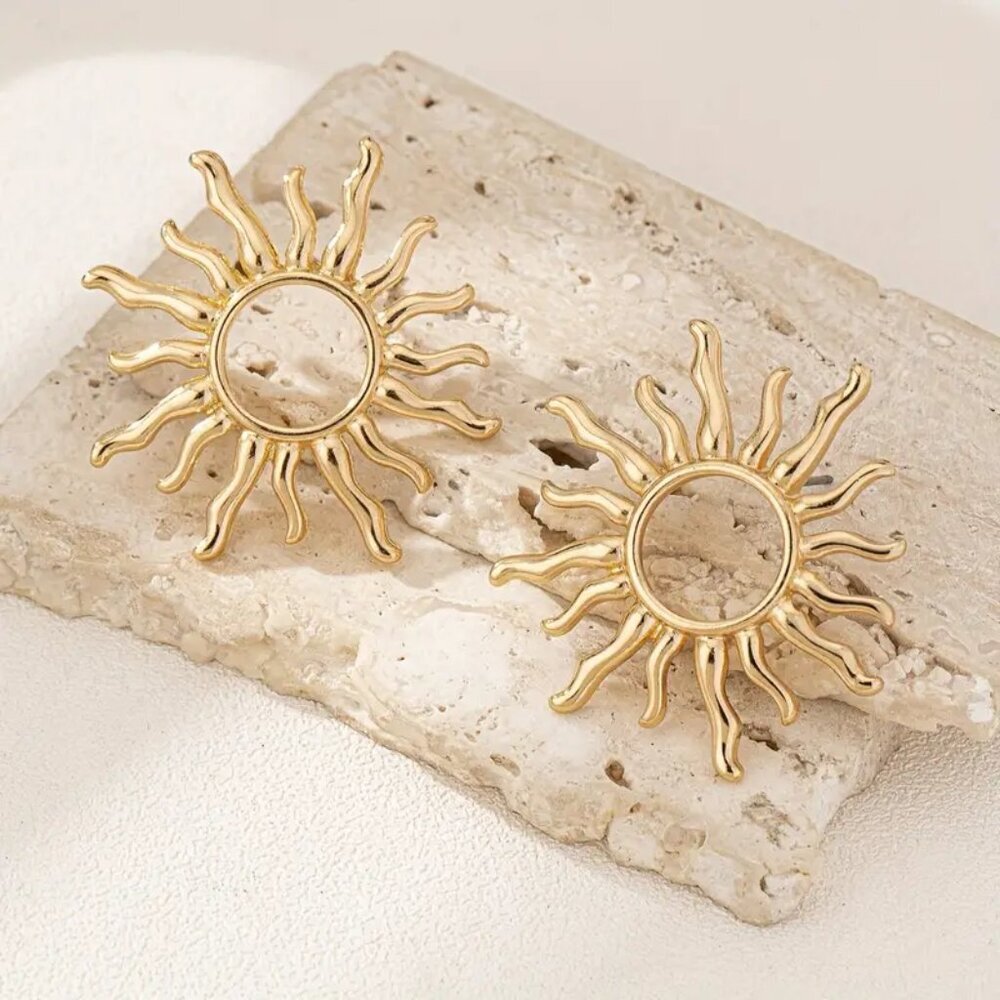 NEW BOHO Sunflower stud earrings, Gold sunflower earrings, gold sun jewelry - Picture 2 of 3
